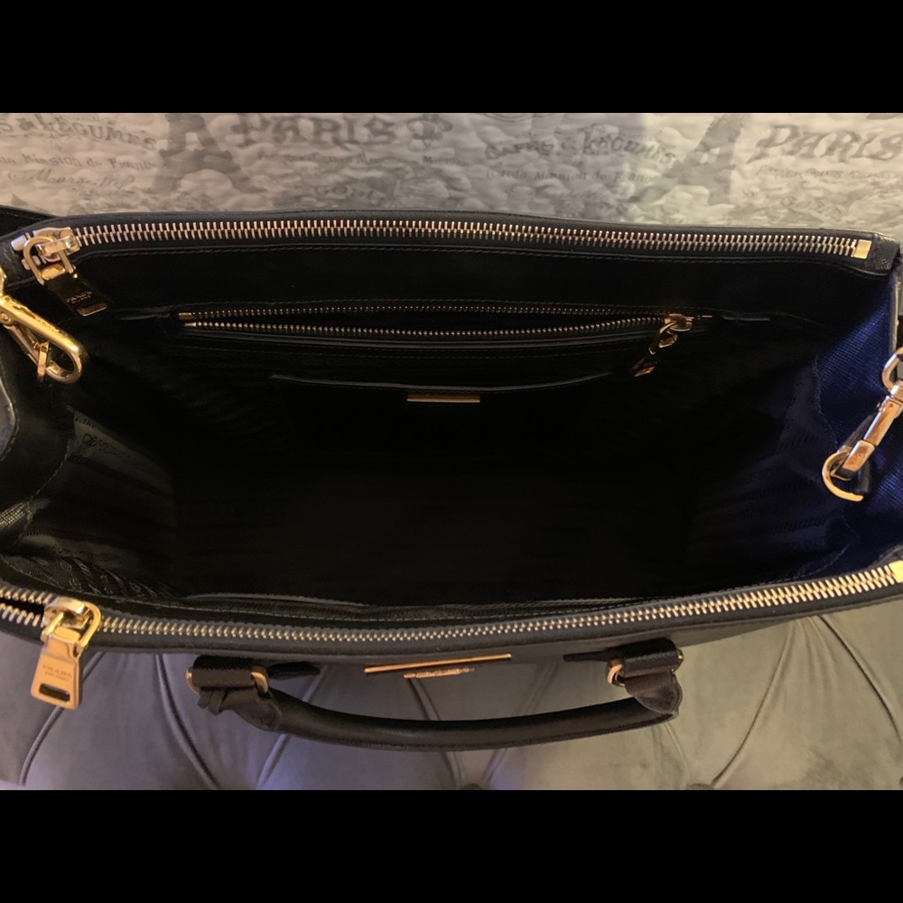 Parada saffiano double zip tote - Picture 6 of 6